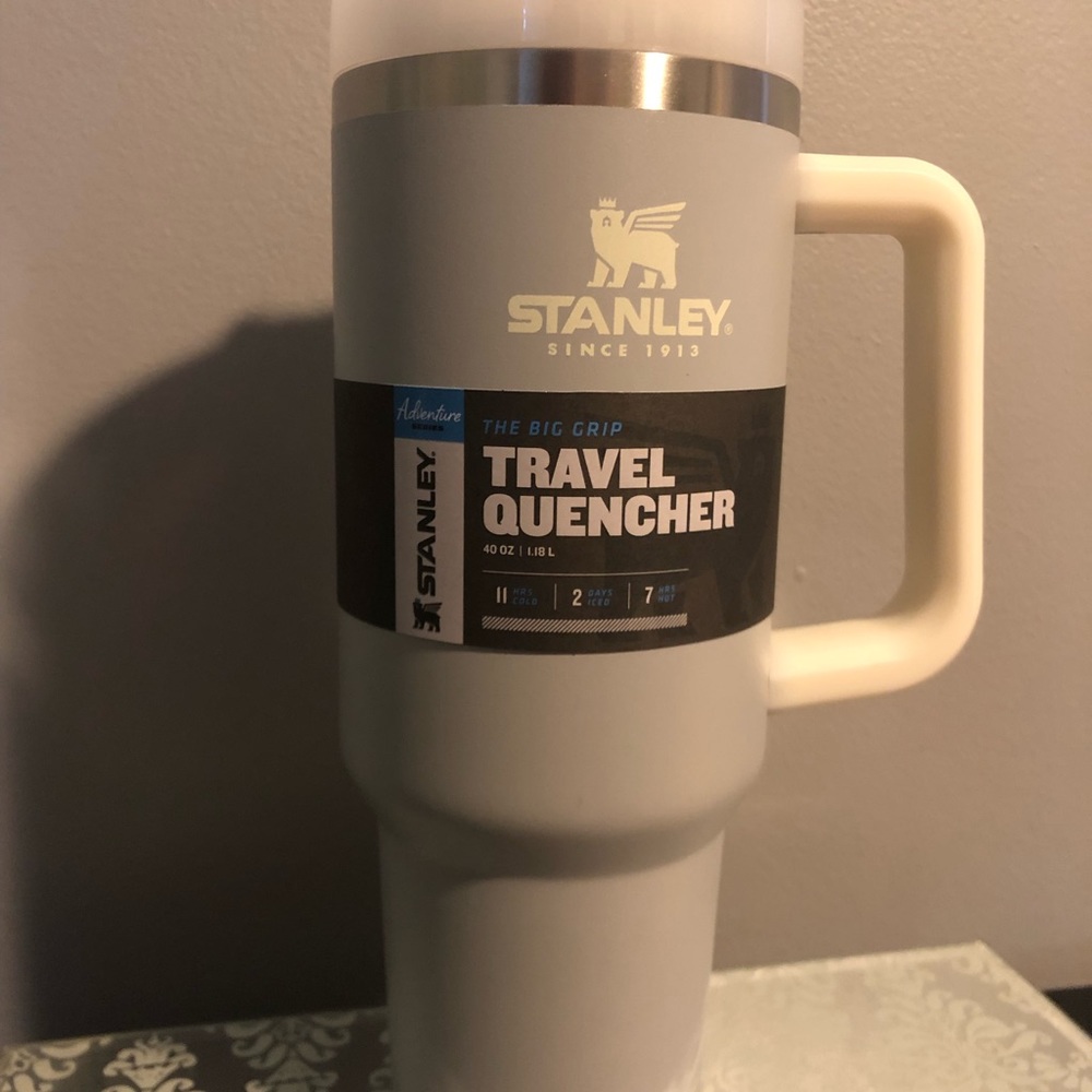 Stanley Adventure Quencher in Gray NWT